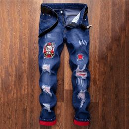 Pantalones vaqueros para hombre Moda Pantalones de mezclilla rasgados Biker Alta calidad Hombre Recto Diseñador casual Pantalones de hombre Hip Hop Calca 220606