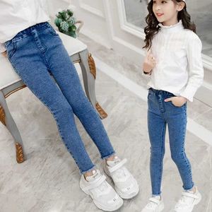 Jeans jeans 2023 kinderen baby's meisjes benen herfst jeans elastische strakke kinderen potloodbroek 4 5 6 7 8 9 10 11 12 13 -jarige denim shorts wx5.27