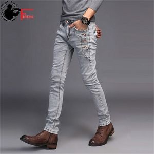 Jeans Hombres Moda joven Tendencia Estilo coreano High Street Streetwear Flaco Slim Fit Botón Pantalón de mezclilla Pantalón masculino Negro Azul 210716