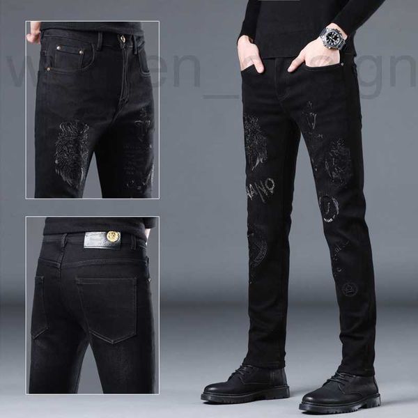 Jeans Hommes Jeans Designer Automne et Hiver Nouveau Noir Lavé Qualité pour L'Industrie Lourde Lettre Tête de Lion Chaud Diamant Maille Pantalon Rouge Beau bateau libre DHK4