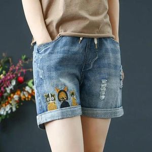 Jeans nieuwe zomer denim shorts vrouwen schattige zoete borduurkat gescheurde pocket elastische taille casual gebleekte gewassen jeans shorts 2023