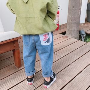 Jeans printemps automne garçons mode dessin animé poche plaquée jeans style coréen enfants décontracté tout match pantalon en denim 230616