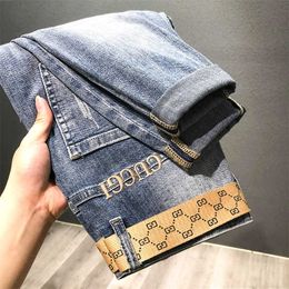 Jeans Primavera/Verano Azul para Hombres Luz de Lujo Marca de Moda Carta Bordado Harlan Versátil Pies Cortos Pantalones