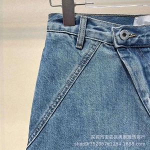 Jeans designer féminin de haute qualité printemps / été 2023 Nouveau Luojia Back Pocket Broidered Leather Brand Oblique Zipper Denim Jupe pour femmes