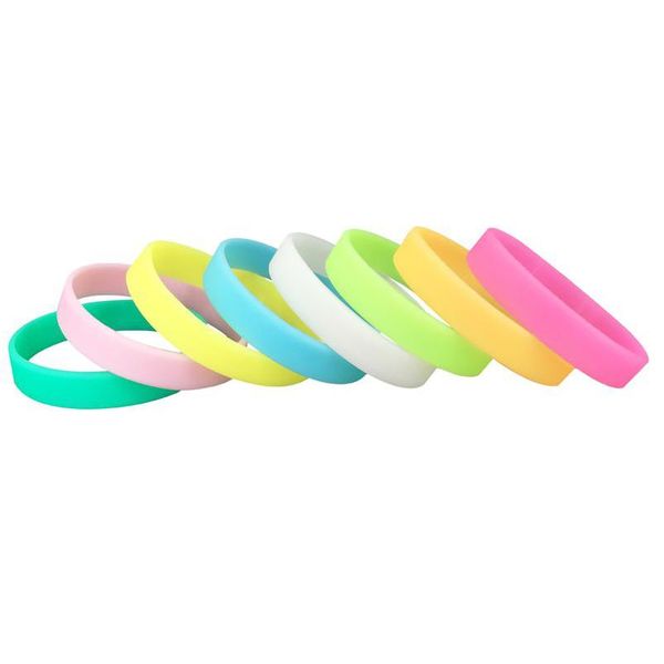 Moda de gelatina luminosa flexible sile bracelle de brillo para hombres adolescentes pulsera de goma de goma en la fiesta oscura bandas de mano de manejo dhila