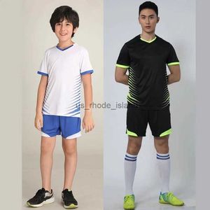 Jerseys Kinderen Aangepaste Design voetbaltrui voor voetbalteam jongens zwarte voetbaluniformen volwassen sport slijtage shirt shorts sets sets