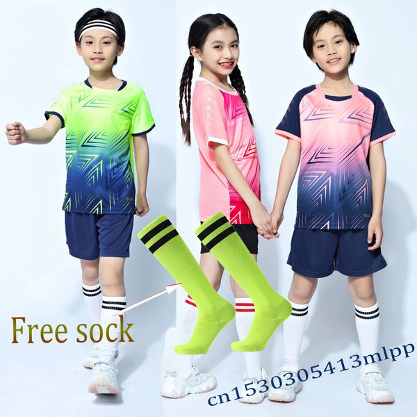 Maillots Enfants Football Chemise Uniformes Garçons Fille Maillots De Football Personnalisé Enfant Maillot De Football Ensemble Sportswear Tshirt Sport Costume Chaussettes Gratuites 230915