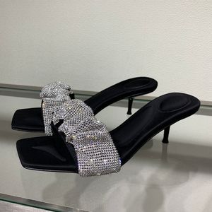 Sandales Jessie Scrunchie Slide 45mm Designer Luxe Femmes Sangle Julie Crystal Slide Sling Back Talon en Satin Jessie Sandales Extérieures avec boîte