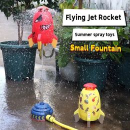 Jet Rocket Small Fountain 360 degrés rotatif Jet Eau en extérieur piscine Party Childrens Summer Toys 240426