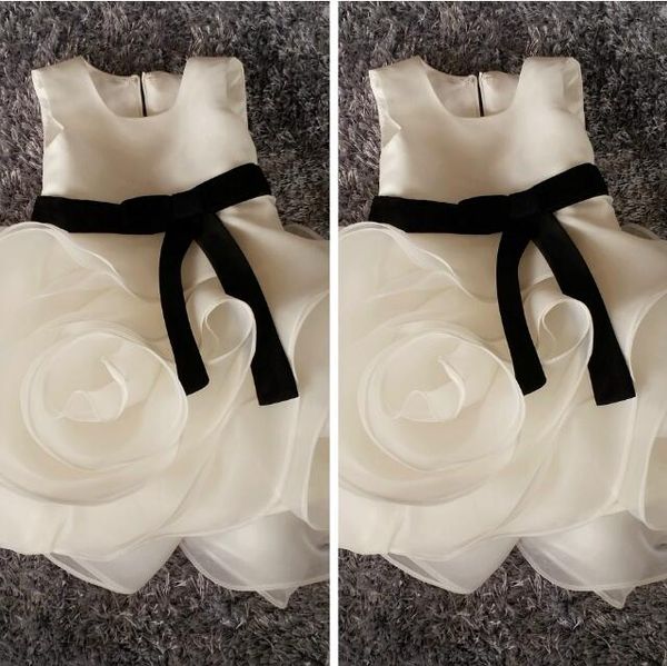 Jewel Cheap Organza Flower Girl Robes 2019 Princesse Une ligne sans manches Enfants Enfant en bas âge Robe de première communion avec ceinture noire