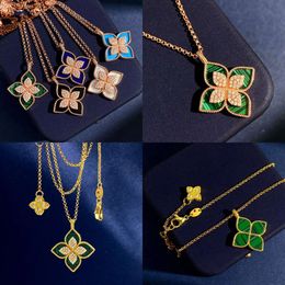 Joyería Diseñador Collares colgantes Clover para mujeres Gold Sweet Leaf Flower Elegant Choker Groker Crystal Diamond con caja Calidad original
