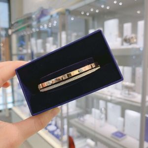 Sieradenarmband Swarovskis Designer Dames Oorspronkelijke kwaliteit Luxe mode -armband Rose Gold dubbele laag piramide armbandelementen Crystal Rivet armband