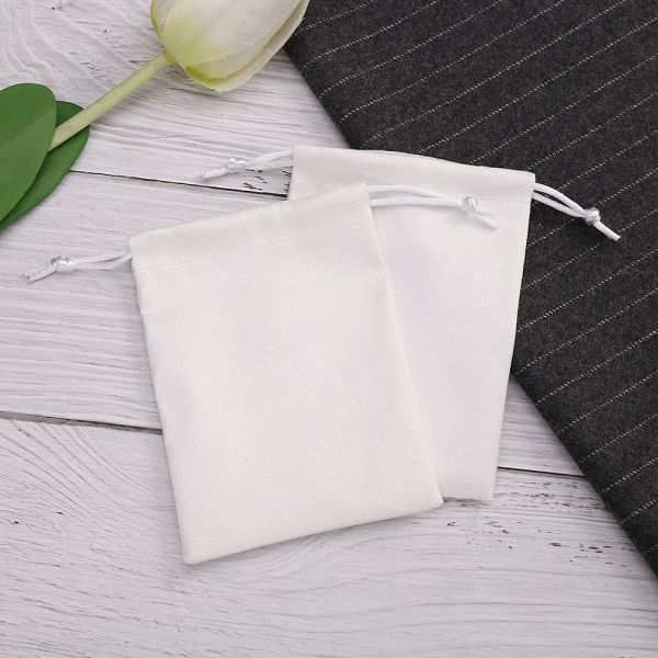 Joyas 100pcs Bolsas de regalo de franela blanca a granel a granel 5x7cm 7x9cm Velvet Joyería Pendientes de empaquetado Peluces Sack Sack Eyelashes Pouch de gamuza