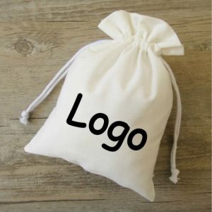 Sieraden 50 stks katoenen zakje doek trekkoord tas sieraden verpakking sachet make -up bruiloft feest snoep cadeau aangepaste tassen inpakken print logo