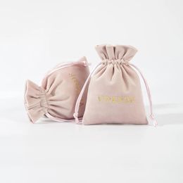 Bijoux 50pcs sacs cadeaux de bijoux en velours rose logo personnalisé cordon de serrage emballage de bijoux pochette organisateur pour la décoration de fête de mariage