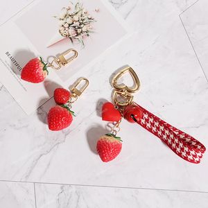 1pc Strawberry Red Heart Keychain Keyring For Women Girl bijoux Simulate Fruit mignon Holder Keyder Keyring Best Friend K23 Fashion JewelryKey Chains Strawberry