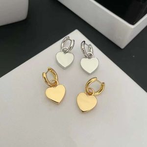 bijoux B boucles d'oreilles en métal boucles d'oreilles Love Light Luxury Niche Design de haute qualité