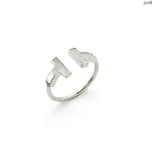Anillo de joyería para mujer, concha doble en T entre el anillo de diamantes, pareja de modelos de comercio exterior Smil 492z