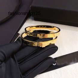 Bijoux Bangle 2023 Bracelets de créateurs Bracelets de luxe Bracelets de bouteille Timbre America Style de mode Femmes Homme Taille Bracelet en acier inoxydable Cadeaux d'amour de mariage Bijoux