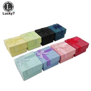 Cajas de joyería 24 piezas Cajas de regalo de joyería surtidas para exhibición de joyería 4 * 4 * 3 cm Caja de anillo de colores surtidos Cajas de regalo pequeñas 230227