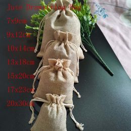 Cajas de joyería 25pcslot Bolsas de regalo de yute Bolsas de joyería Bolsas de cordón de lino de algodón Caja de regalo Bolsa de embalaje Exhibición Saco de boda Bolsas de arpillera Diy 230609