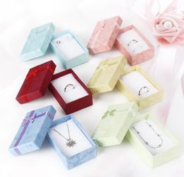 Boîtes à bijoux 5 * 8 * 2.5cm Mode pour Charms Perles Boîte-cadeau Emballage en papier pour pendentifs Colliers Boucles d'oreilles Bagues Bracelets Bijoux