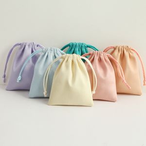 Cajas de joyería 50 piezas Bolsas de embalaje de joyería de franela Chic Púrpura Favor de la boda Bolsa de regalo Bolsa de terciopelo con cordón para maquillaje cosmético Pestañas 230509