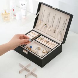 Cajas de joyería Anillo de caja de joyería de madera de doble capa y embalaje con estuche de maquillaje organizador de almacenamiento de cuero de PU 231201