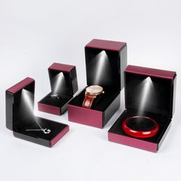 Boîtes à bijoux Mode brossé LED organisateur de stockage de lumière boîte bague de fiançailles boucles d'oreilles bracelet collection affichage emballage 230926