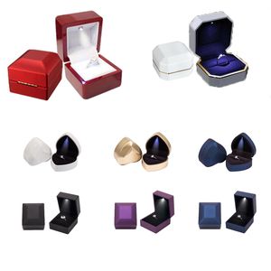 Sieradendozen Hoogwaardige juweliersbox met LED -licht voor verloving Wedding Rings Box Festival Verjaardag Joodse ring Display Gift Boxes 230310