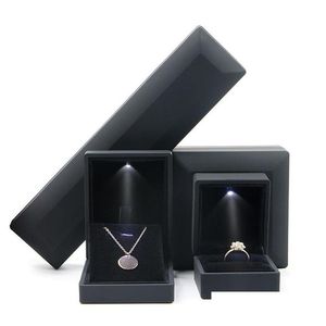 Boîtes à bijoux Boîtes à bijoux Boîte de bracelet de luxe Carré Pendentif de mariage Bague Cadeau avec lumière LED pour proposition de fiançailles 2049 Q2 D DHSOC