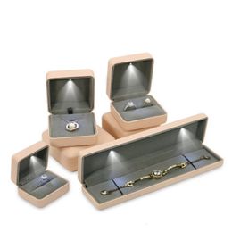 Boîtes à bijoux lumière LED, boîte à boucles d'oreilles pour bague de mariage avec affichage, boîte à bijoux pendentif de luxe pour cadeau d'anniversaire 231108
