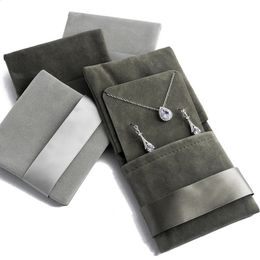 Cajas de joyería Espesar Bolsa de pana Flip Pendiente Collar Almacenamiento Square Socket Bolsas de embalaje de regalo Bolsas de exhibición 231118