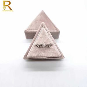 Boîtes de bijoux Bague de mariage affichage de bague cadeau pour femmes Triangle Triangle Velvet Perre Treasure Box Multi Color Ring Rangement Boîte