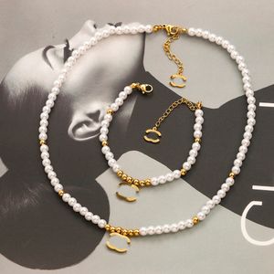 Bijoux CCity Sets Bracelet de perles Colliers Marque de luxe Designer Ne se décolore jamais Or Lettre en acier inoxydable Collier ras du cou Bracelet Chaîne Bijoux Accessoires