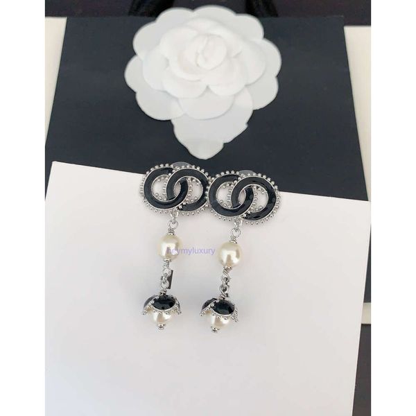 Boucles d'oreilles de la chaîne de bijoux LETTRE DE DIAMOND PEURL PEarl Mountain Camellia Petals Pendants Boucles d'oreilles pour la mi-longueur pour femmes