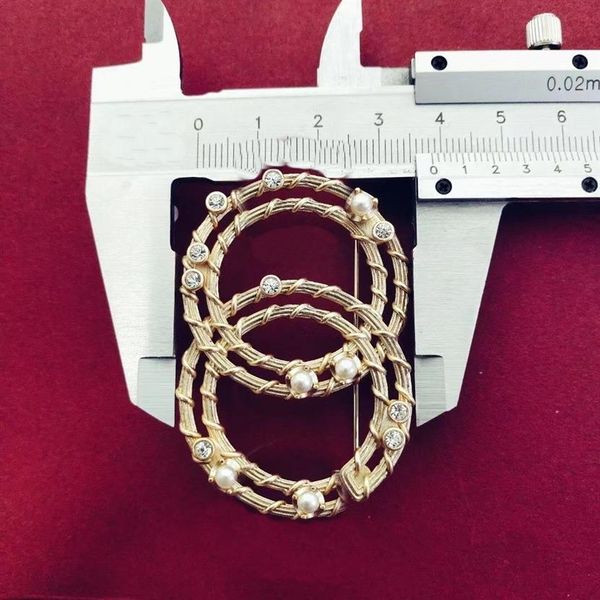 Personnalisation de bijoux Broches vintage de luxe pour femme Broche de mode design de marque Lettrage reproductions officielles or 18 carats plat314n