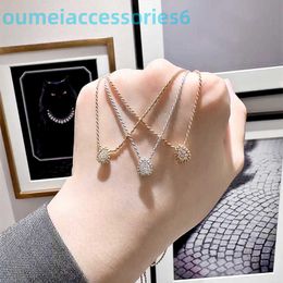 Diseñador de joyas Marca Collares pendientes Baojias Con cuentas Gota de agua Chapado en oro rosa de 18 quilates con incrustaciones Huecas de masa frita Giros Taladro Cadena de clavícula