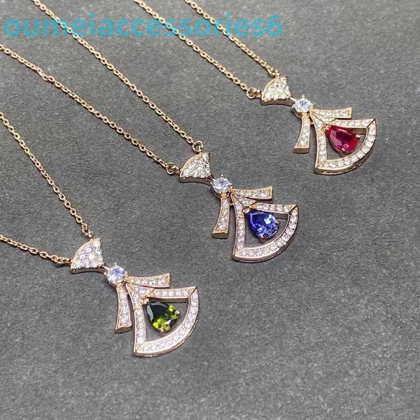 Bijoux Designer Marque Pendentif Colliers Lumière Trésor Jupe Femme Mode Internet Célébrité Style Élégant Collier Chaîne Ne Décoloration Cadeau pour Meilleur Ami