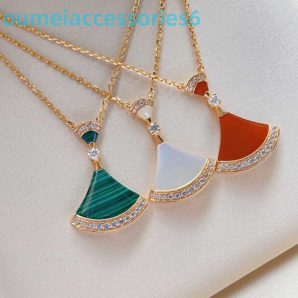 Bijoux Designer Marque Pendentif Colliers Double Couche Petite Jupe Femme Or Rose Fan Polyvalent Collier Chaîne Beimu Jade Moelle Lumière et Qualité Sentiment