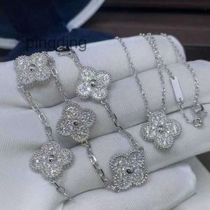 Chaîne de créateurs de bijoux Van Bracelet de trèfle à quatre feuilles Cleef Van Bracelets 2024 18k Gold Love Bangle Pendentif Sparkling Crystal Diamond Party Jewelryzzl6jbv3