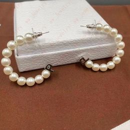 Créateur de bijoux mode argent Alphabet perle demi-cercle femmes créoles Huggie boucles d'oreilles, mariages, fêtes, banquets, cadeaux