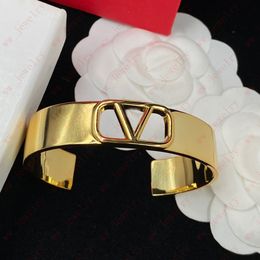 Designer de joias Personalidade Metal Superfície lisa cor lisa Bracelete alfabeto largo, Dia dos namorados, Natal, presentes
