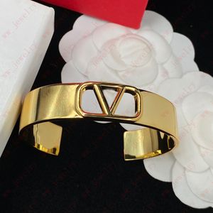 Diseñador de joyas Personalidad Metal Superficie lisa Color liso Brazalete ancho Alfabeto, Día de San Valentín, Navidad, regalos