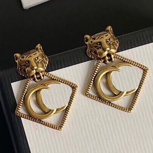 Bijoux boucles d'oreilles designer senior classique petites boucles d'oreilles vent parfumées Marque de luxe Designers Lettres Stud Géométrique Célèbre Perle Boucle D'oreille Usine Boîte de magasin est agréable