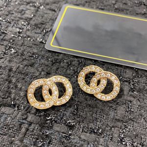 Bijoux Boucles d'oreilles Goujons anti-allergiques de haute qualité 925 aiguille en argent femmes Huggie marque design en laiton plaqué or Luxe avancé 5A 2460