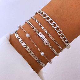 Jewelry English Letter Pearl Five Piece Set avec bracelet géométrique à chaîne multicouche empilée