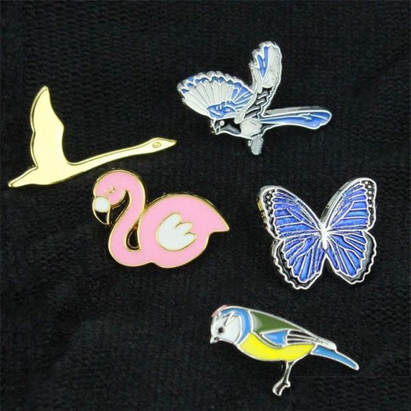 Jewelry Europe Alloy Butterfly Crane Magpie Bird Brooch Cartoon Unisexe Metal Animal Cor Pin Flamingo Animaux Backpack Hat Clost DH5G1