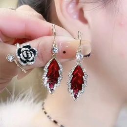 Sieraden voor vrouwen Red Leaf Lange druppel oorbellen voor vrouwen Cat Eye Earring Bruid Betrokkenheid Weddingoorringen Valentijnsdag Geschenk