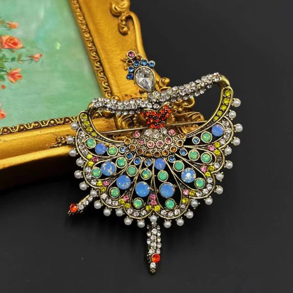 Bijoux accessoires médiévaux coloré ballet fille douce jupe mignonne talons hauts mode élégante broche vintage